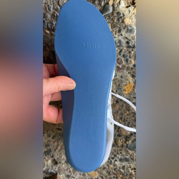 K-Swiss white/grey tennis shoes, preowned but great condition, light, comfy, 7 - Picture 7 of 14